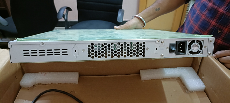 Cyberoam CR500iNG-XP UTM Firewall, back panel