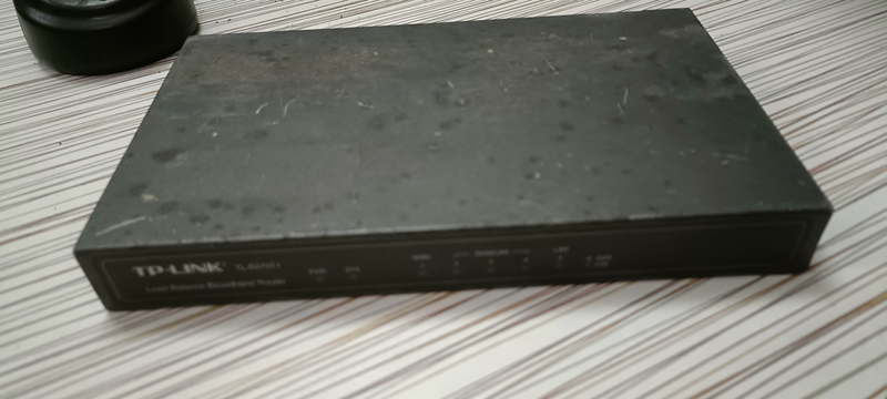 TP-Link TL-R470T+ Router