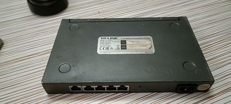 TP-Link TL-R470T+ Router, back panel